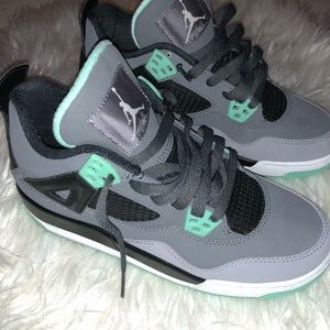 USED AIR JORDAN RETRO 4 green glow GS size 5